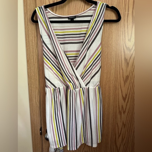 Torrid baby doll tank 2X EUC tie belt soft ribbed stripes white v-neck faux wrap - Picture 3 of 7